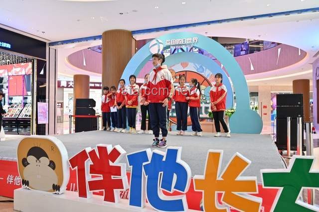 向佐晒女儿正脸照：明星亲子隐私保护的深度探讨